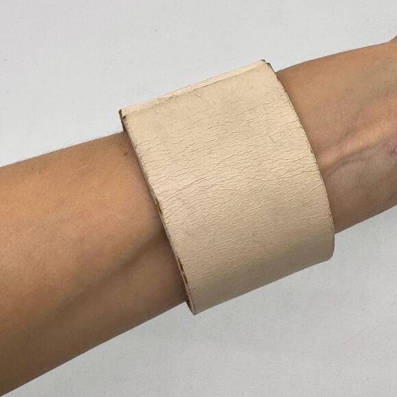 Vintage Ivory Leather Cuff Bracelet - Picture 2 of 9